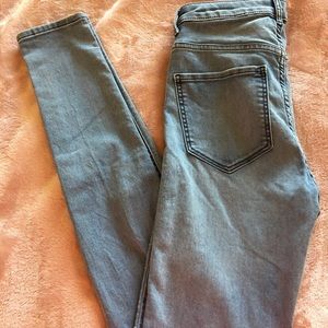 H&M High Waist Light Wash Jeans 👖 Size 27 FINAL